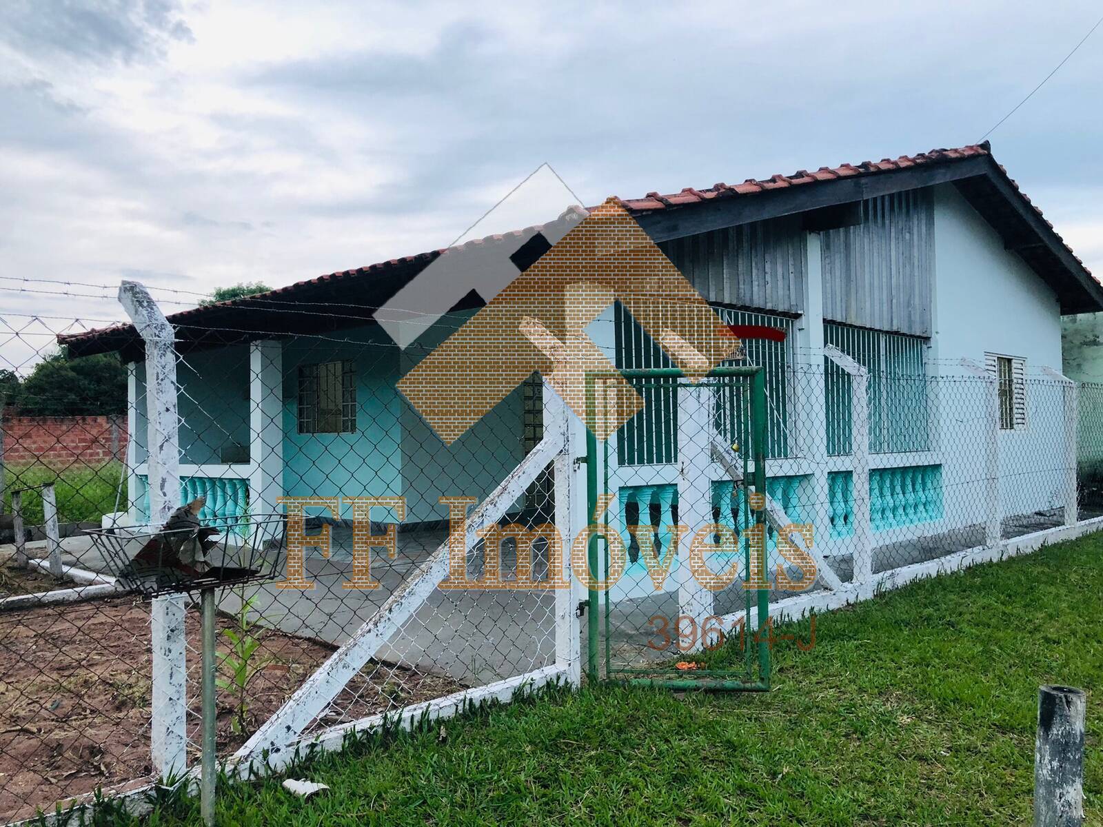 Casa à venda com 1 quarto, 300m² - Foto 4