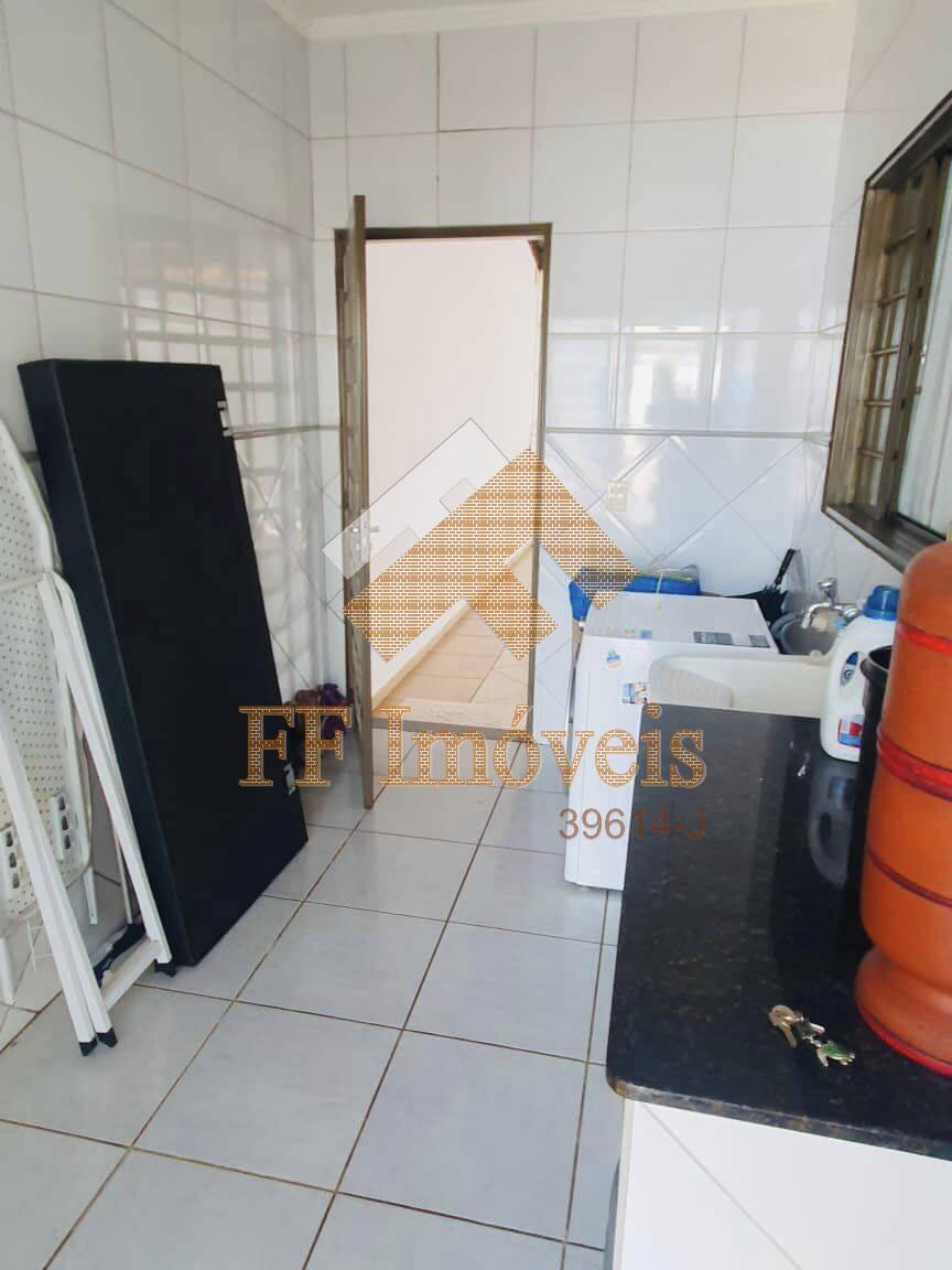 Casa à venda com 2 quartos, 180m² - Foto 17