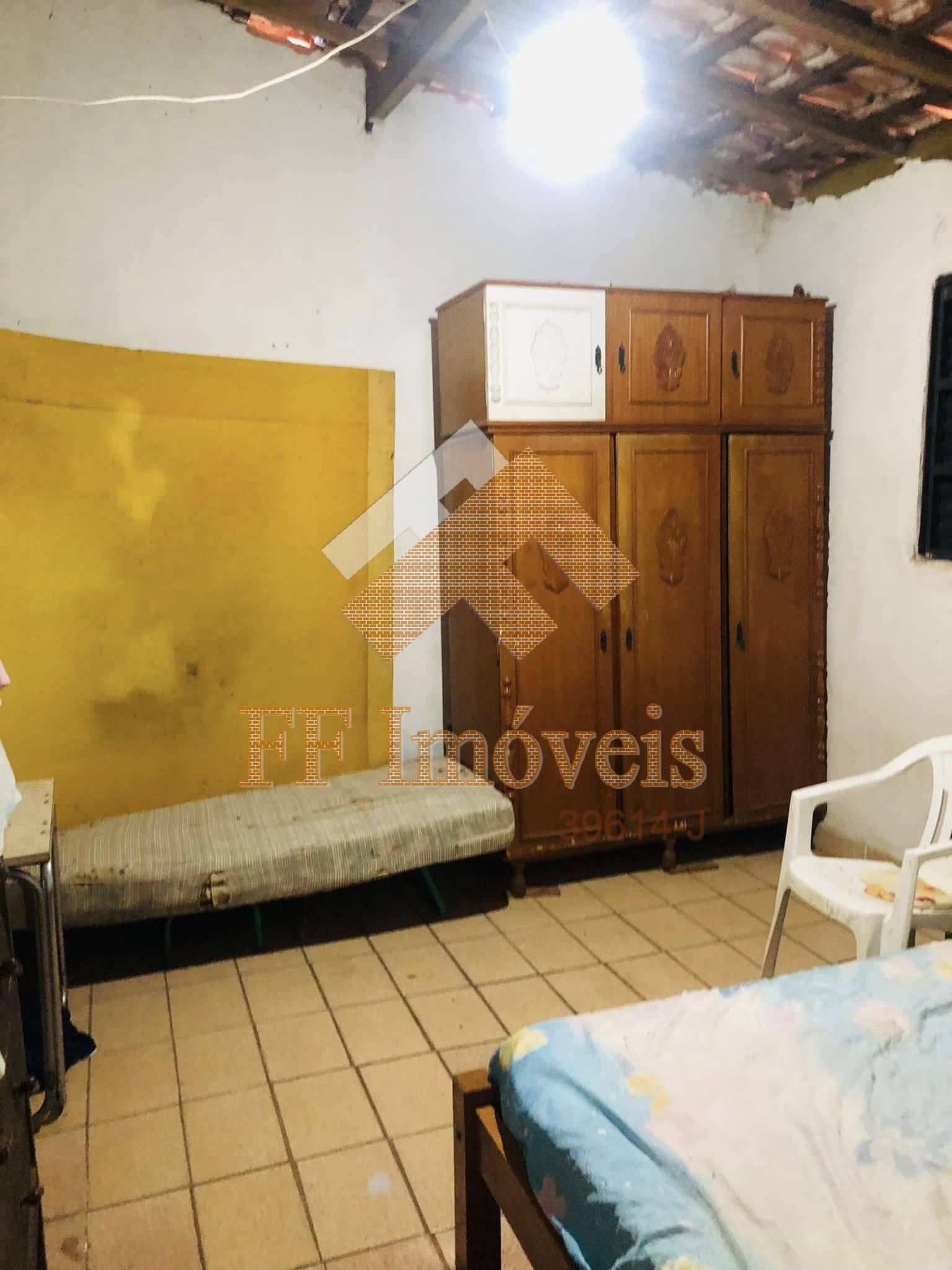 Casa à venda com 2 quartos, 300m² - Foto 4