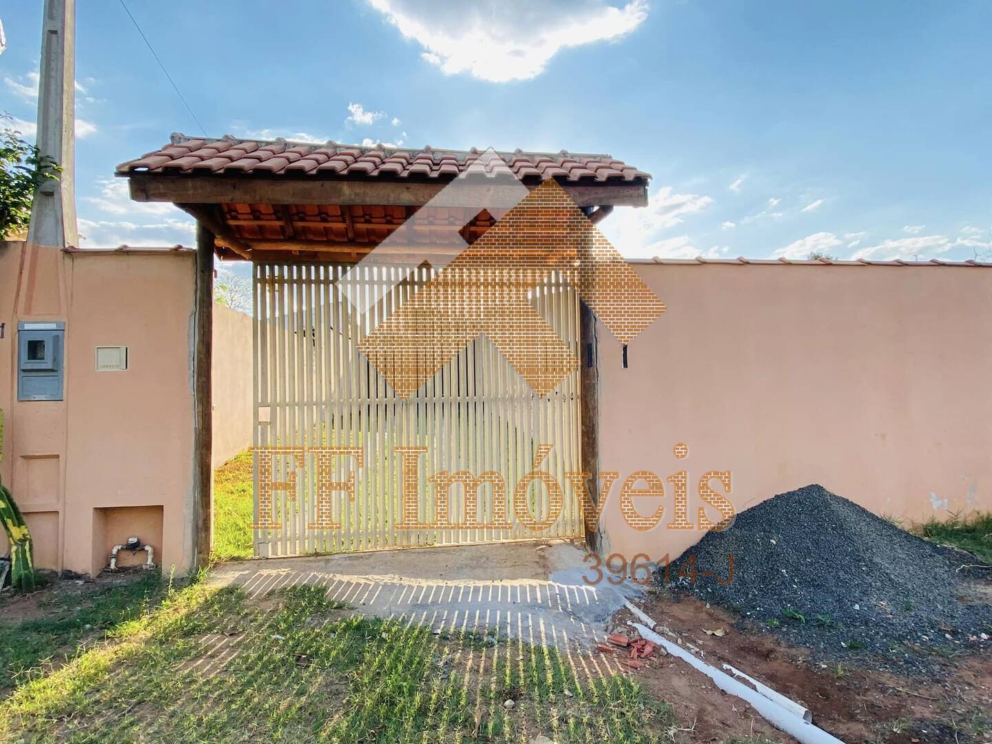 Casa à venda com 2 quartos, 300m² - Foto 1