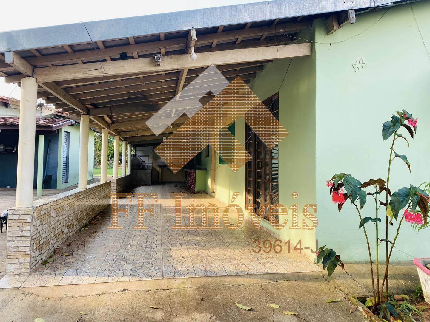 Casa à venda com 3 quartos, 600m² - Foto 1