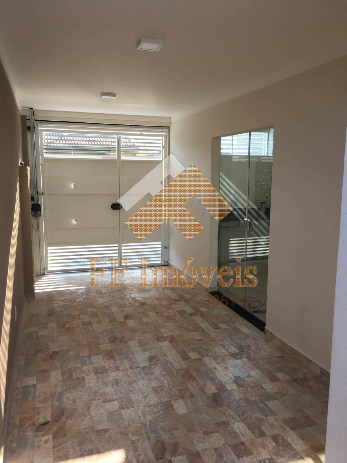 Casa à venda com 2 quartos, 70m² - Foto 2