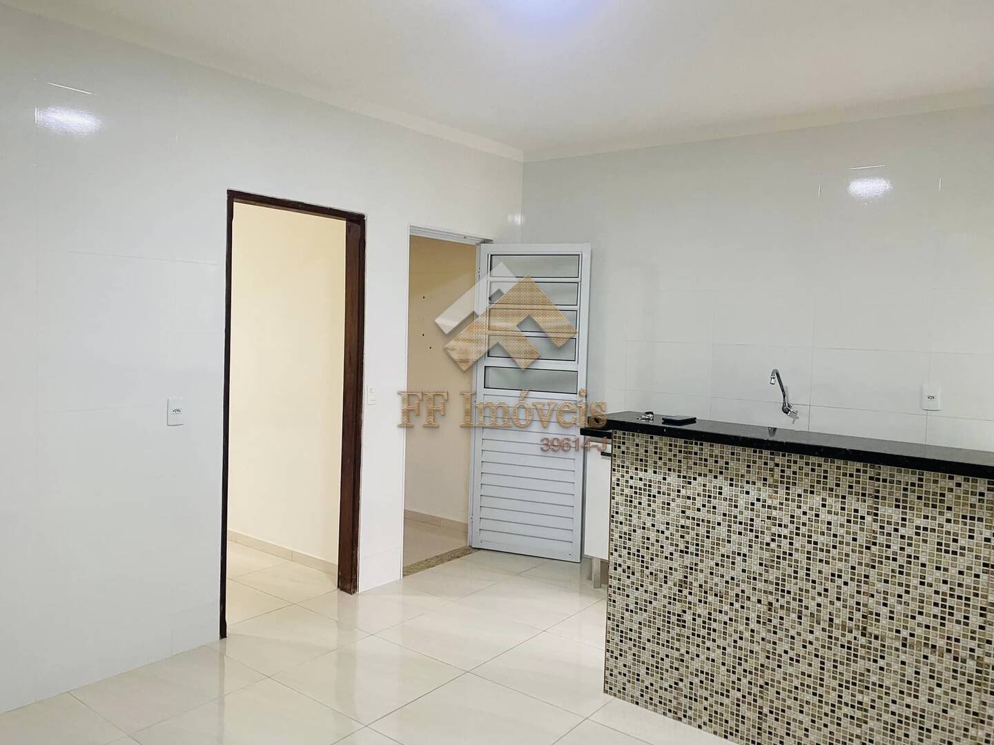 Casa à venda com 2 quartos, 80m² - Foto 3