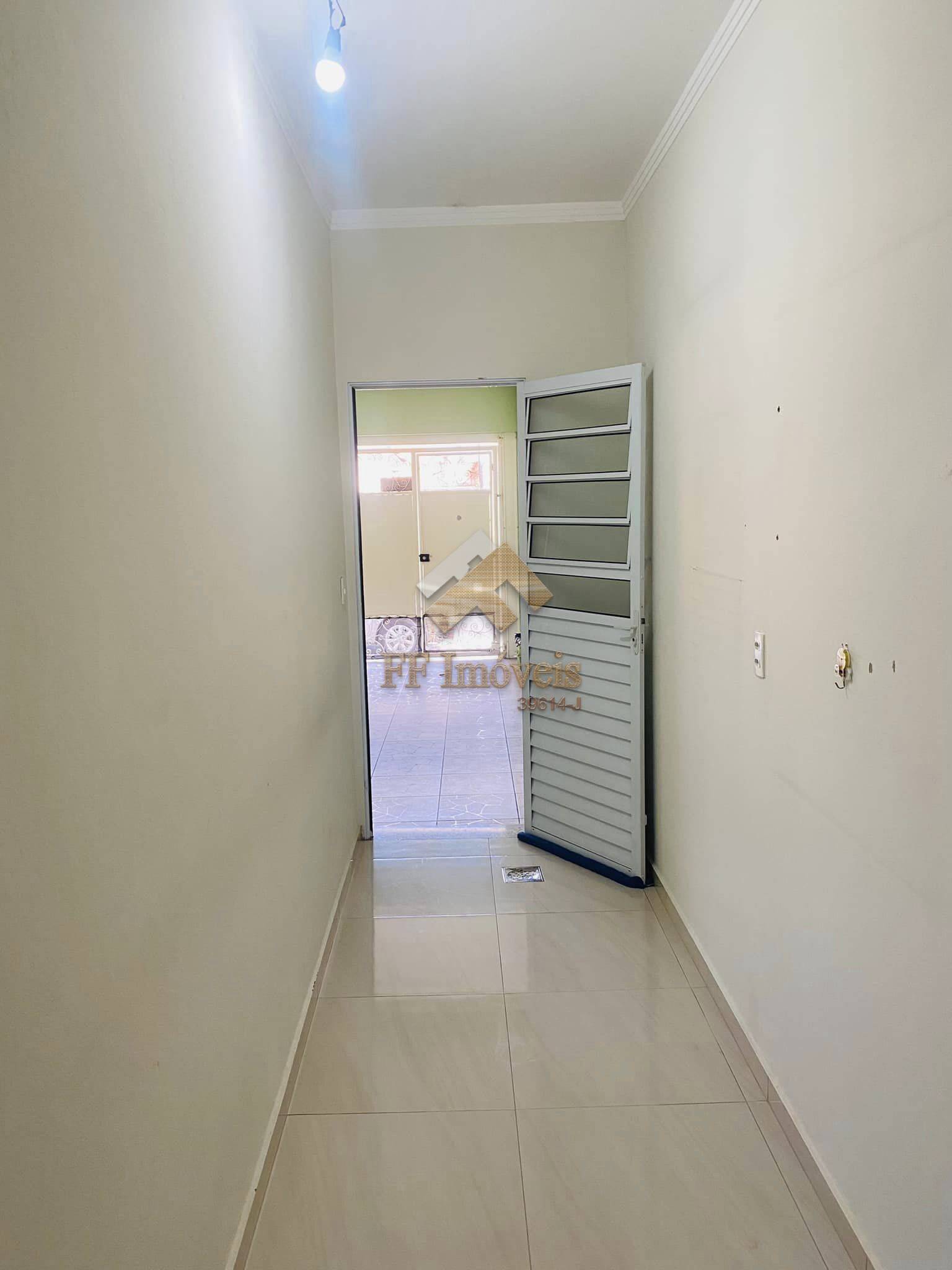 Casa à venda com 2 quartos, 80m² - Foto 11