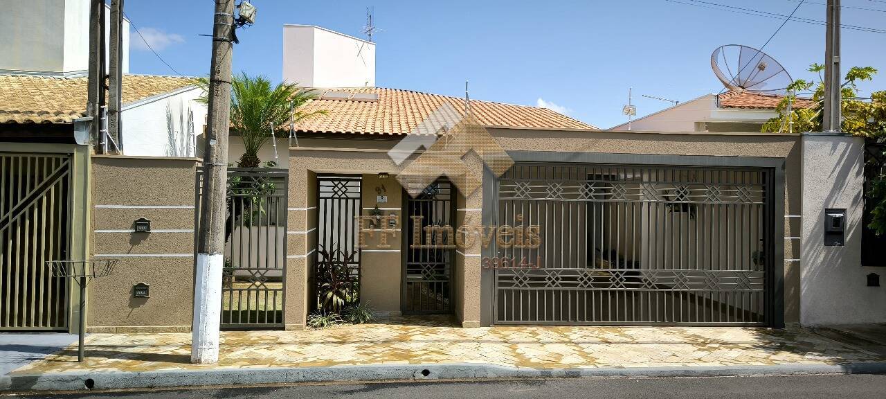 Casa à venda com 3 quartos, 180m² - Foto 1