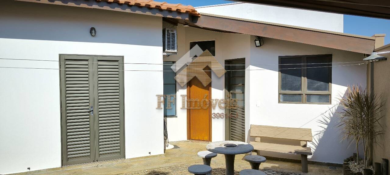 Casa à venda com 3 quartos, 180m² - Foto 3