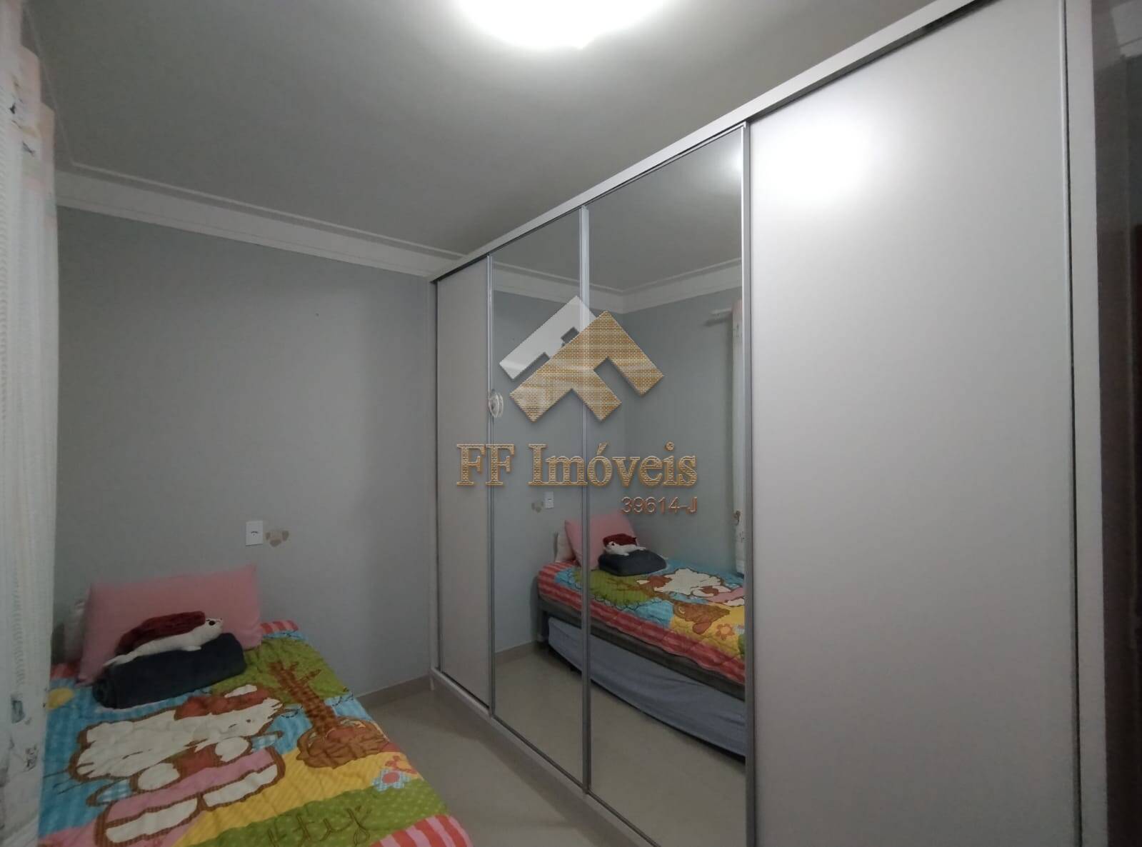 Casa à venda com 2 quartos, 69m² - Foto 4