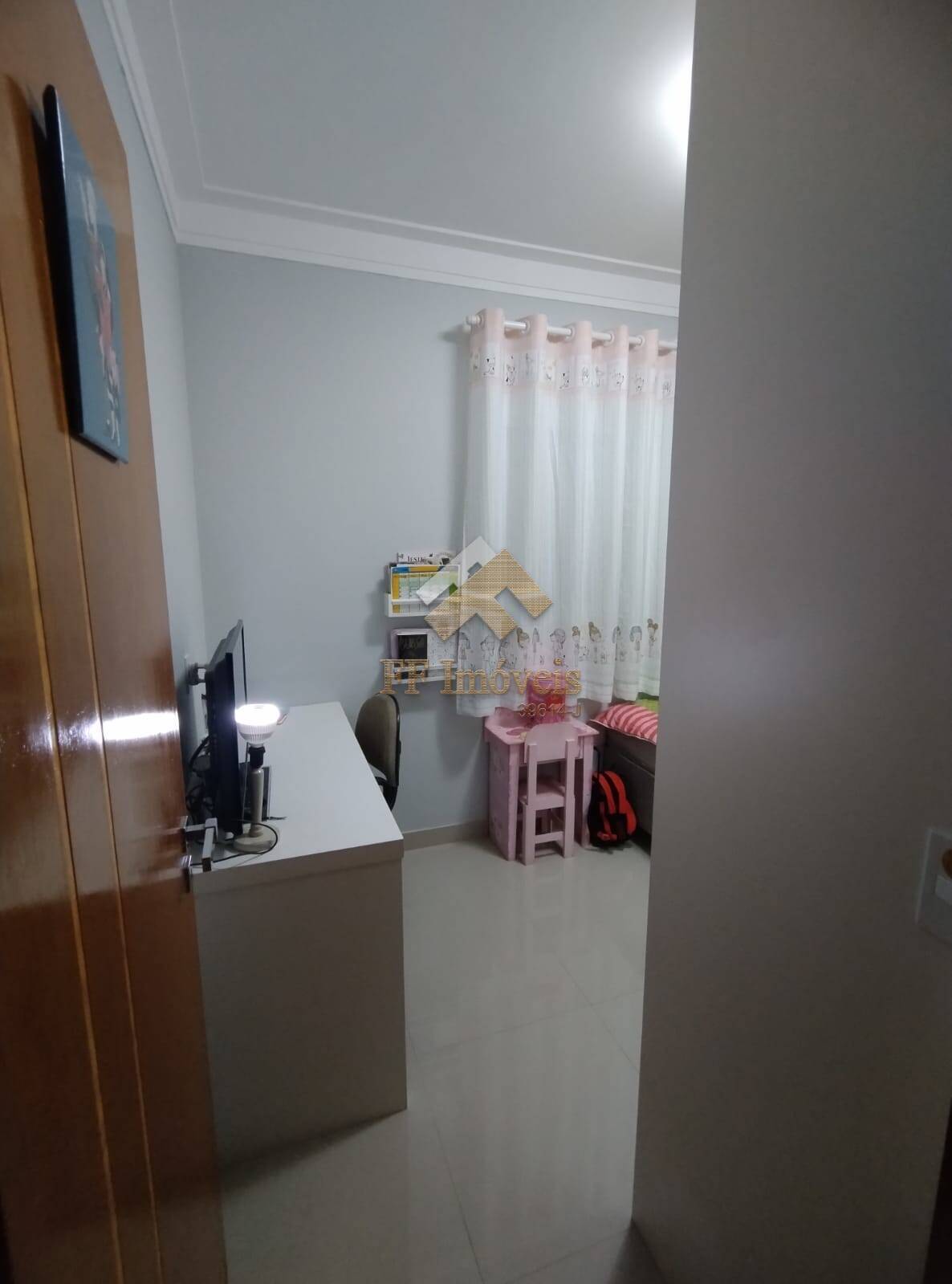 Casa à venda com 2 quartos, 69m² - Foto 3