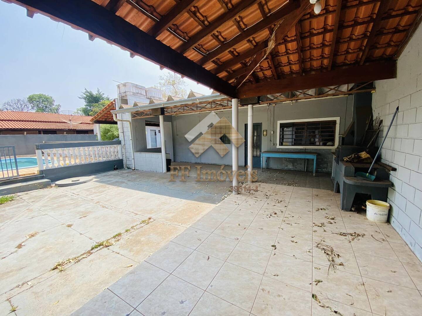 Casa à venda com 2 quartos, 600m² - Foto 2