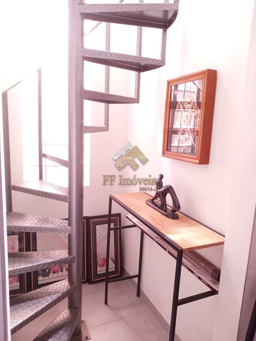 Casa à venda com 3 quartos, 219m² - Foto 2