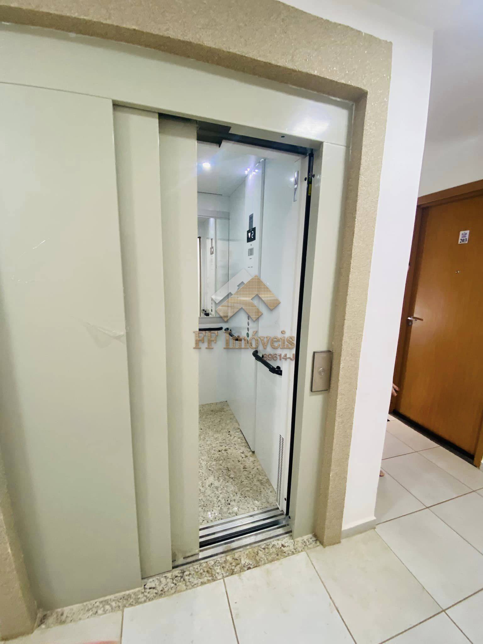 Casa à venda com 2 quartos, 45m² - Foto 4