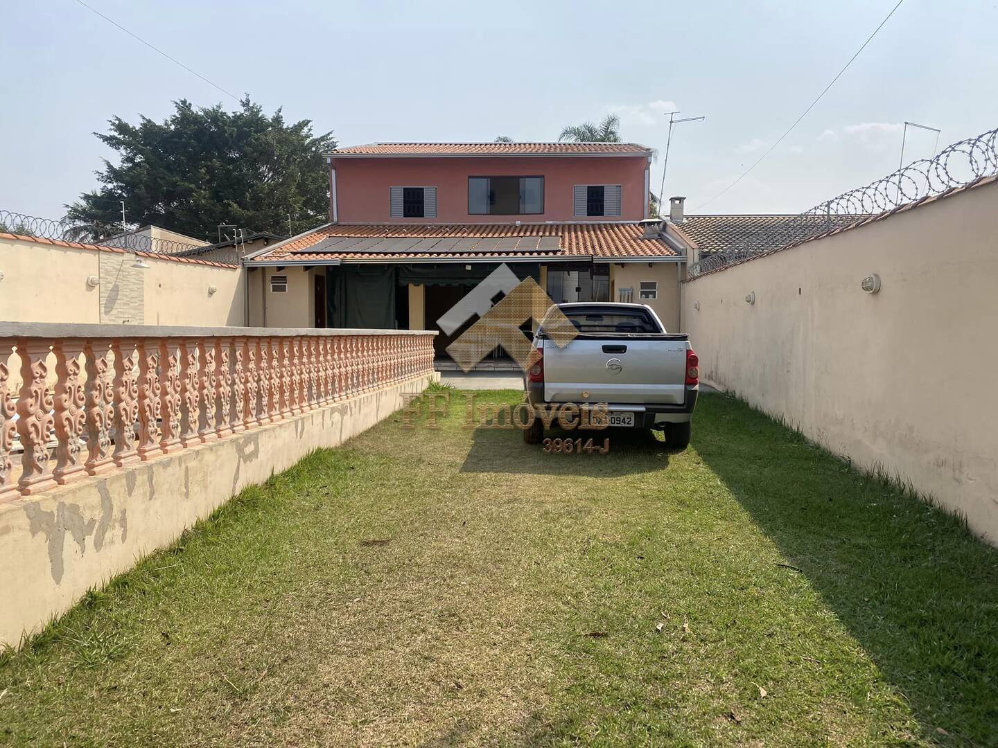 Casa à venda com 4 quartos, 176m² - Foto 1