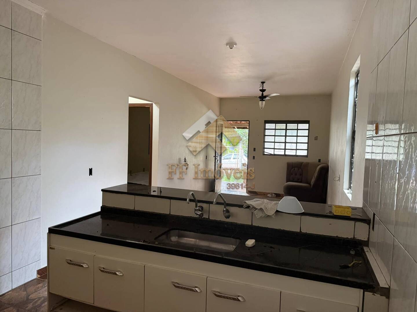 Casa à venda com 2 quartos, 140m² - Foto 1