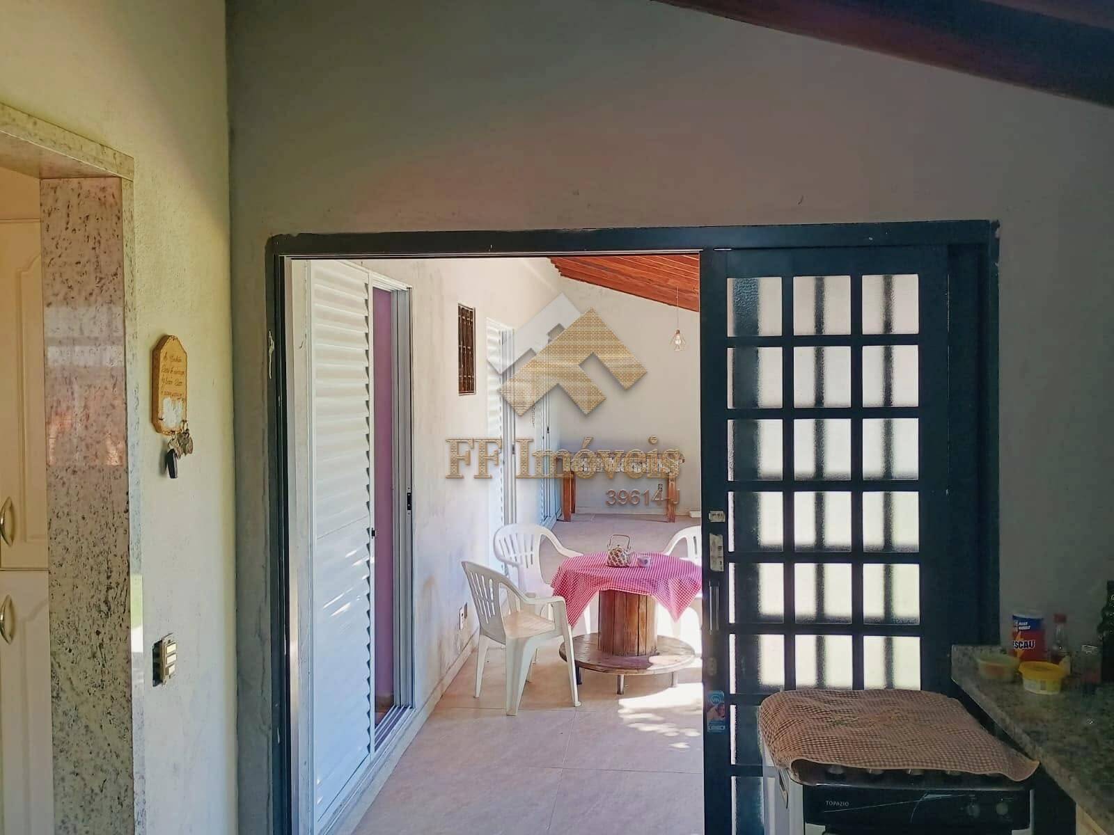 Casa à venda com 3 quartos, 90m² - Foto 11